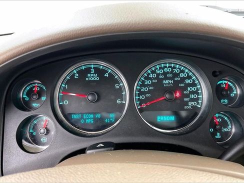 Used 2013 Chevrolet Suburban LTZ image 25