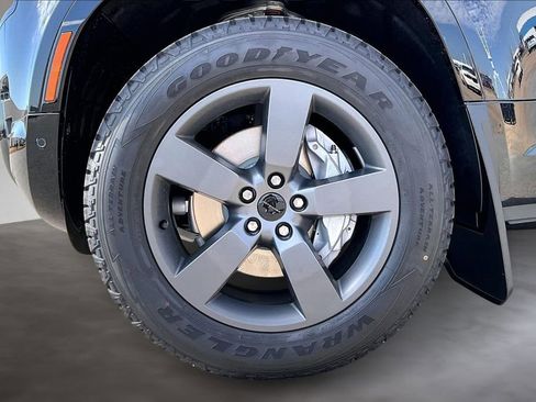 New 2026 Land Rover Defender 110 X-Dynamic SE AWD/4WD image 12