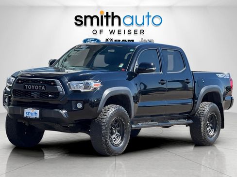 Used 2019 Toyota Tacoma TRD Off-Road AWD/4WD image 9