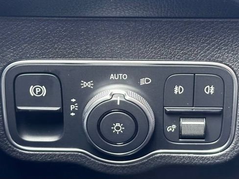 New 2026 Mercedes-Benz GLB 250 4MATIC image 18