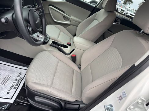 Used 2023 Kia Soul LX image 9