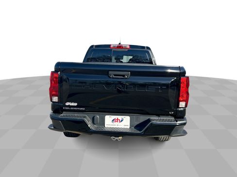 Certified 2024 Chevrolet Colorado LT w/ LT Convenience Package II AWD/4WD image 8