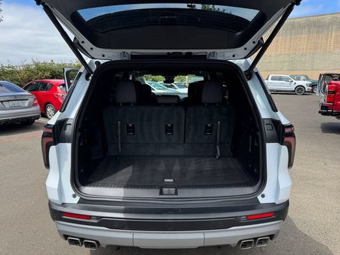 Used 2026 Chevrolet Traverse Z71 AWD/4WD image 23