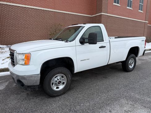 Used 2010 GMC Sierra 3500 W/T w/ Snow Plow Prep Package image 3