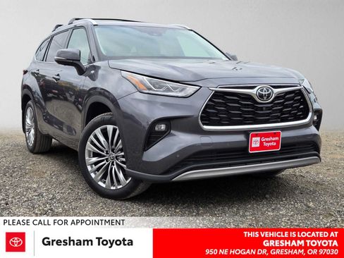 Certified 2025 Toyota Highlander Platinum AWD/4WD image 1