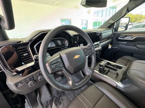 Used 2024 Chevrolet Silverado 1500 High Country w/ High Country Premium Package AWD/4WD image 13