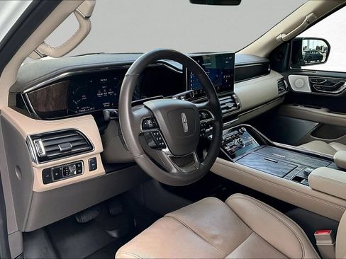 Used 2024 Lincoln Navigator Reserve AWD/4WD image 17