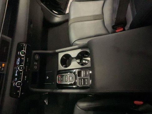 Used 2025 Honda Pilot EX-L image 40