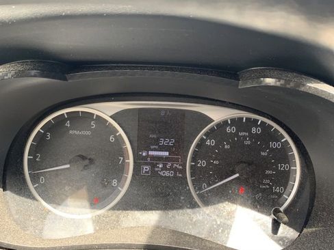 Used 2021 Nissan Versa S FWD image 19