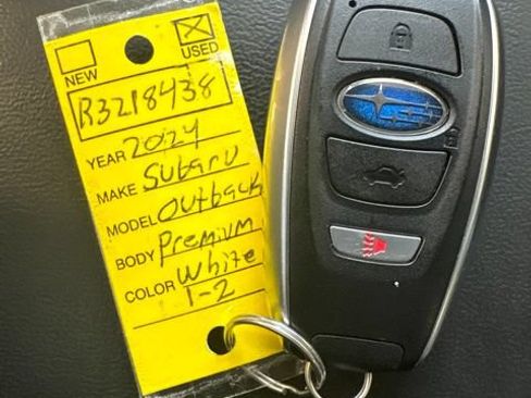 Used 2024 Subaru Outback Premium AWD/4WD image 17