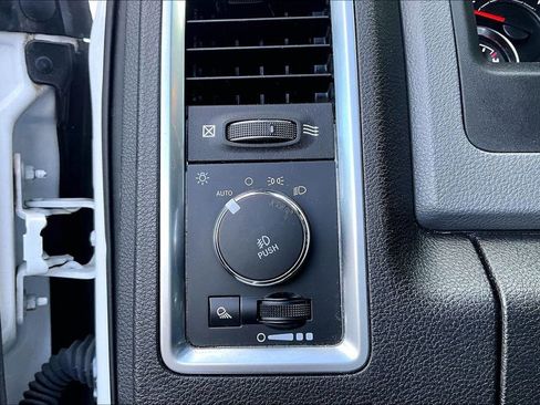 Used 2019 RAM 1500 Big Horn AWD/4WD image 16