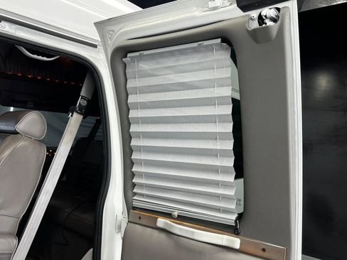 Used 2006 Chevrolet Express 1500 w/ Preferred Equipment Group image 32