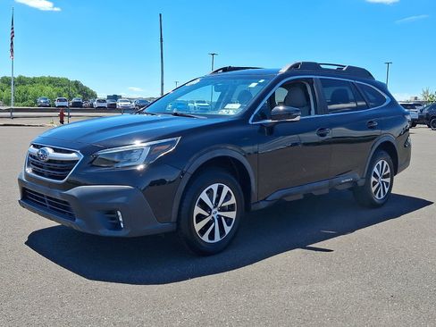 Used 2020 Subaru Outback Premium w/ Popular Package #1 AWD/4WD image 3