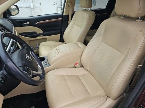 Used 2017 Toyota Highlander Limited image 9