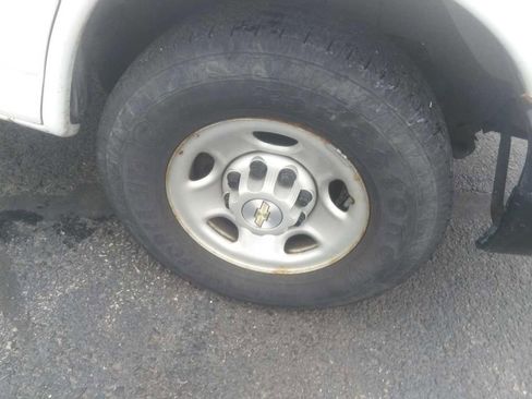 Used 2022 Chevrolet Express 3500 Extended w/ Driver Convenience Package image 5