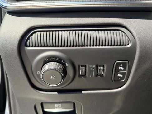 Used 2024 Jeep Grand Wagoneer L Series III w/ Rear Seat Video Group 1 AWD/4WD image 18