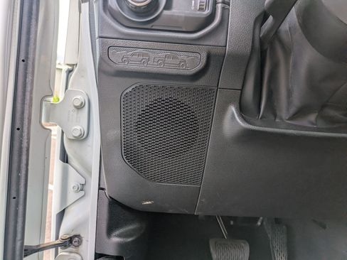 Used 2025 Jeep Wrangler Unlimited Rubicon AWD/4WD image 16