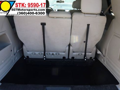 Used 2013 Chrysler Town & Country Touring FWD image 17