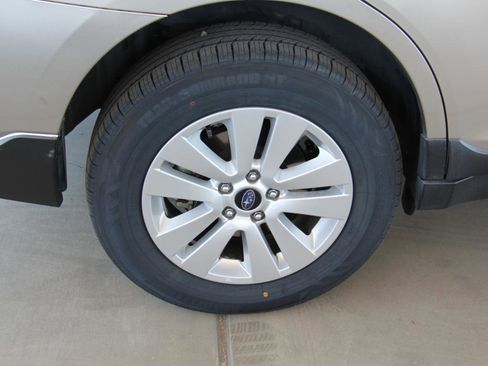 Used 2018 Subaru Outback 2.5i Premium AWD/4WD image 30