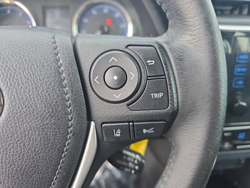 Used 2018 Toyota Corolla SE FWD image 18