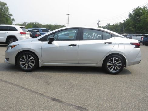 Used 2023 Nissan Versa S w/ S Plus Package image 9