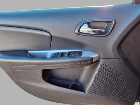 Used 2019 Dodge Journey SE w/ Premium Group image 18