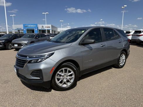 Used 2023 Chevrolet Equinox LS FWD image 2
