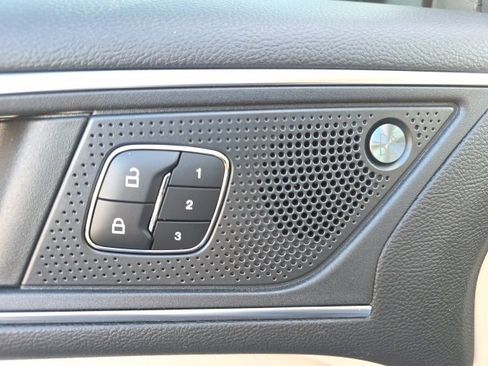 Used 2023 Ford Edge Titanium image 11