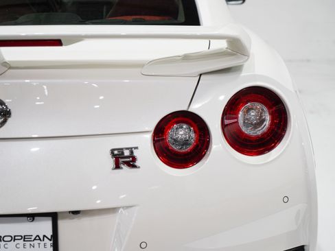 Used 2021 Nissan GT-R Premium AWD/4WD image 34