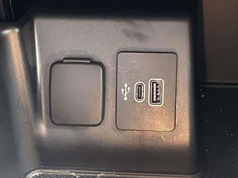 Used 2025 Ford Explorer Active AWD/4WD image 31