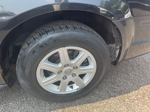 Used 2010 Chrysler Town & Country LX image 28