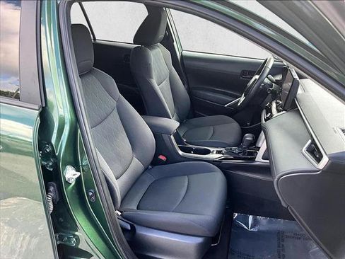 Used 2025 Toyota Corolla Cross LE FWD image 9