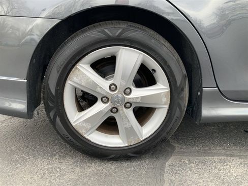 Used 2010 Toyota Camry image 12