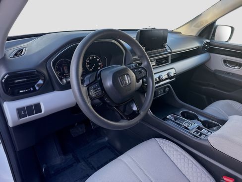 Used 2023 Honda Pilot LX image 9