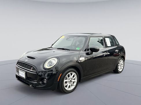 Used 2020 MINI Cooper S image 1