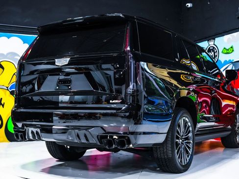 Used 2024 Cadillac Escalade V AWD/4WD image 14
