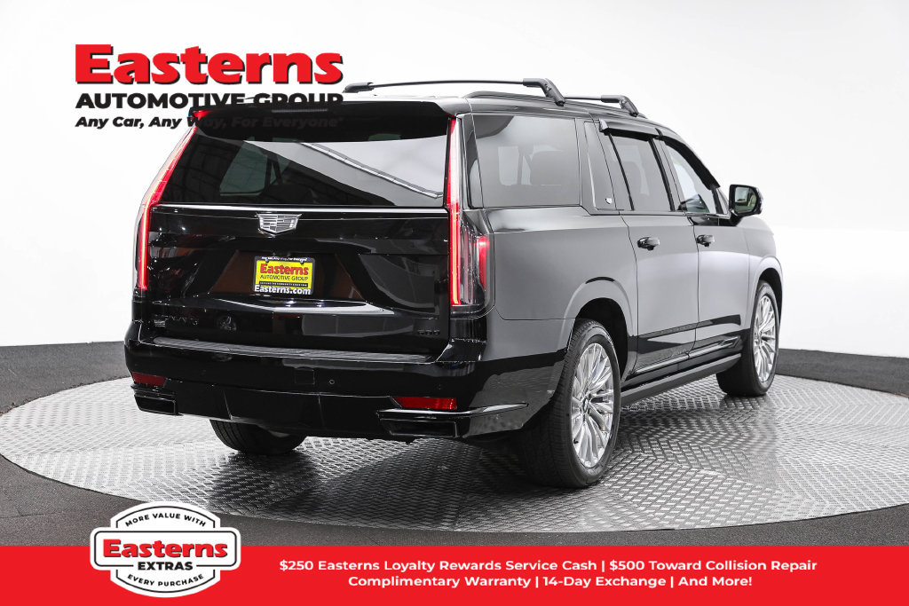 Used 2024 Cadillac Escalade ESV Sport Platinum w/ LPO, ONYX Package AWD/4WD image 6