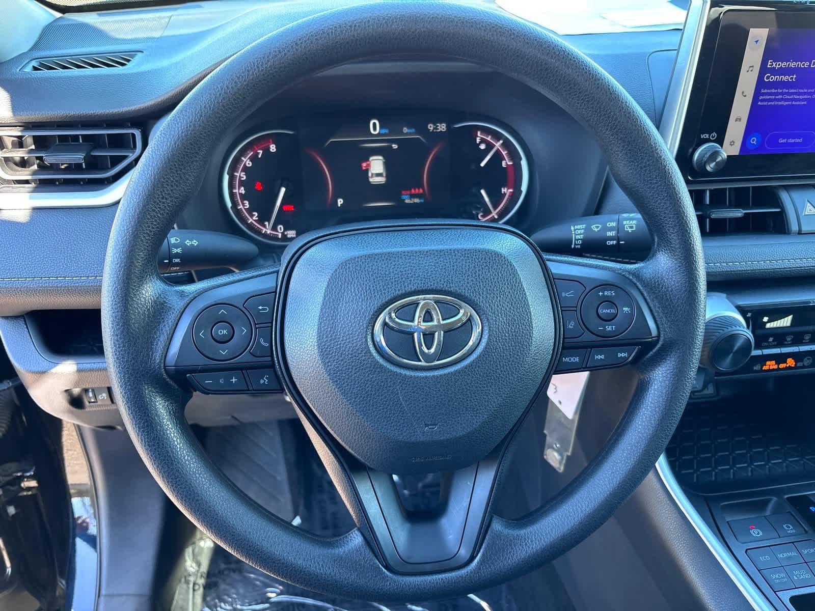 Used 2025 Toyota RAV4 LE AWD/4WD image 20