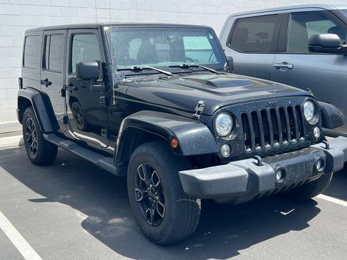 Used 2018 Jeep Wrangler Unlimited Sahara AWD/4WD image 2