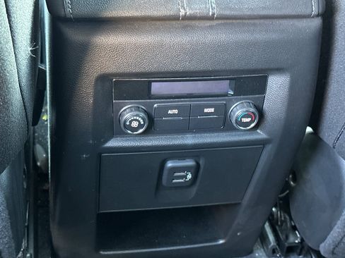 Used 2023 Chevrolet Traverse LT image 43