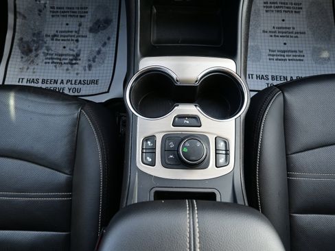 Used 2023 GMC Terrain Denali image 18