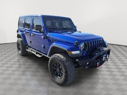 Used 2018 Jeep Wrangler Unlimited Sahara AWD/4WD image 3