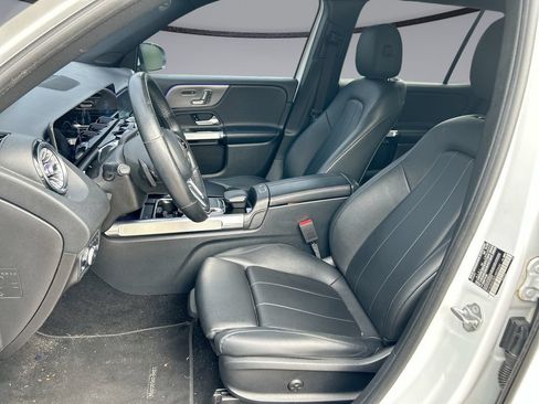 Used 2020 Mercedes-Benz GLB 250 w/ Premium Package image 11
