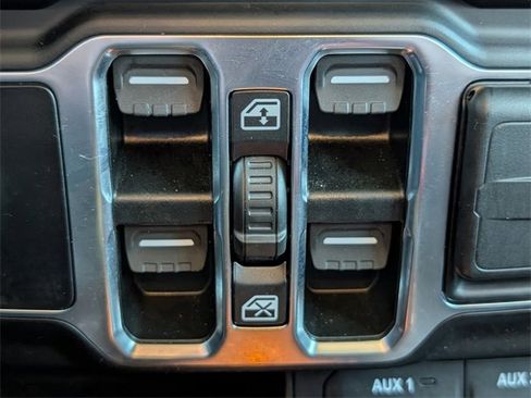 Used 2023 Jeep Wrangler Sport S image 20