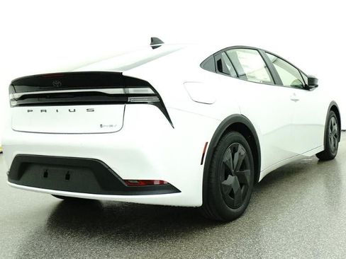 New 2026 Toyota Prius Plug-In Hybrid FWD image 24