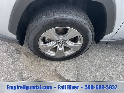 Used 2025 Toyota RAV4 XLE AWD/4WD image 12