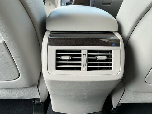 Used 2013 Toyota Venza LE image 30
