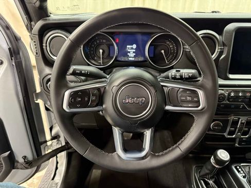 Used 2023 Jeep Wrangler Unlimited Sahara w/ Cold Weather Group AWD/4WD image 11