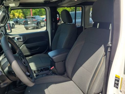 Used 2025 Jeep Wrangler Unlimited Sport AWD/4WD image 17