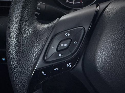 Used 2019 Toyota C-HR LE image 12